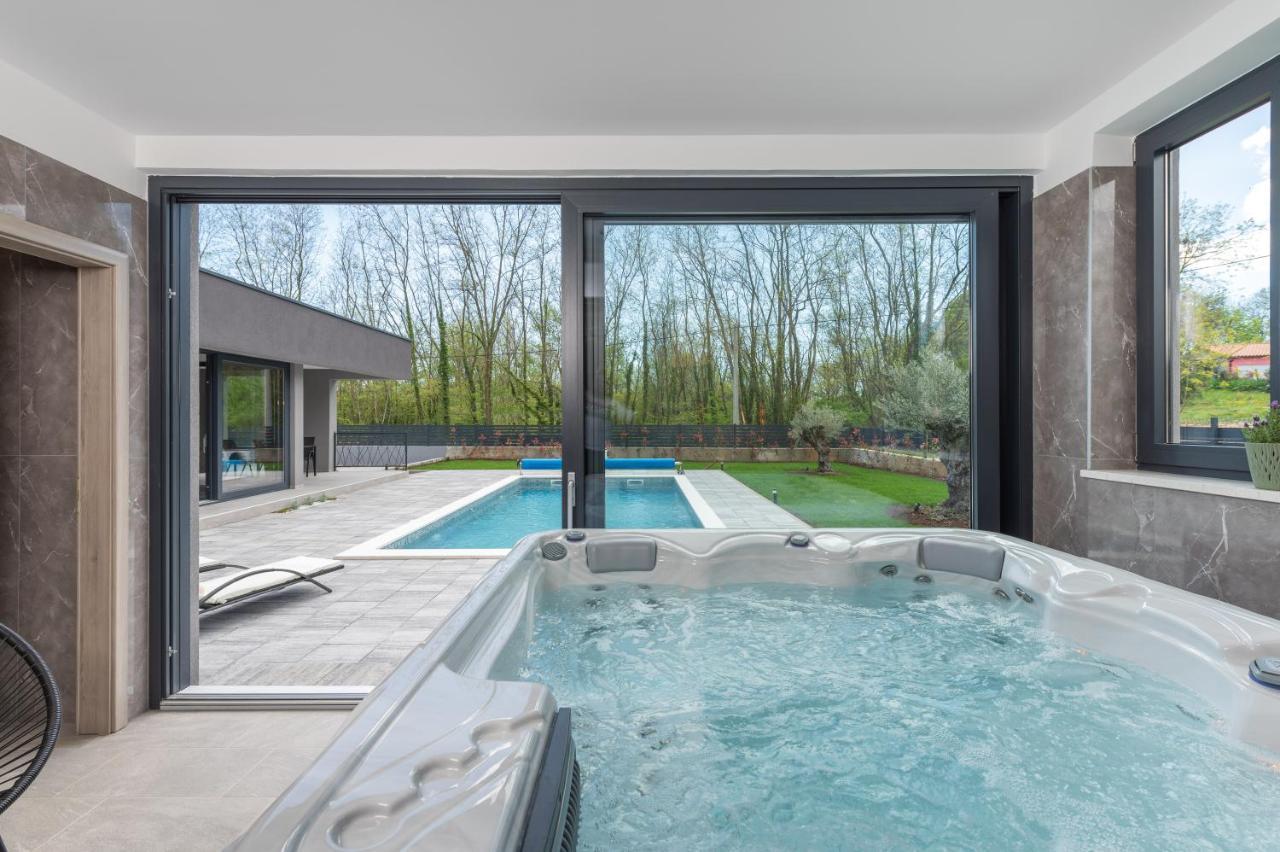 Green Luxury II With Heated Pool, Jacuzzi & Sauna Ruzici  Eksteriør bilde