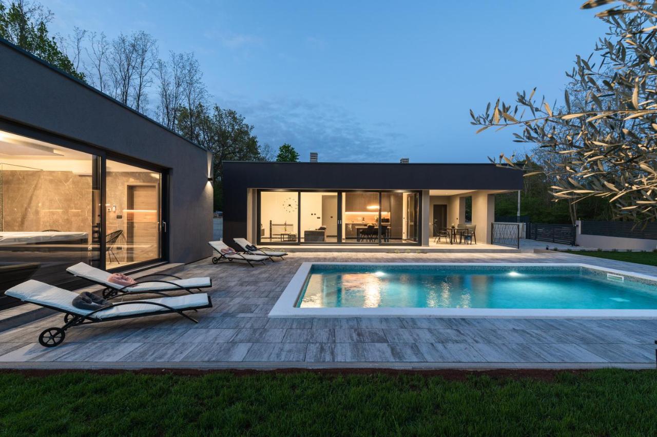 Green Luxury II With Heated Pool, Jacuzzi & Sauna Ruzici  Eksteriør bilde