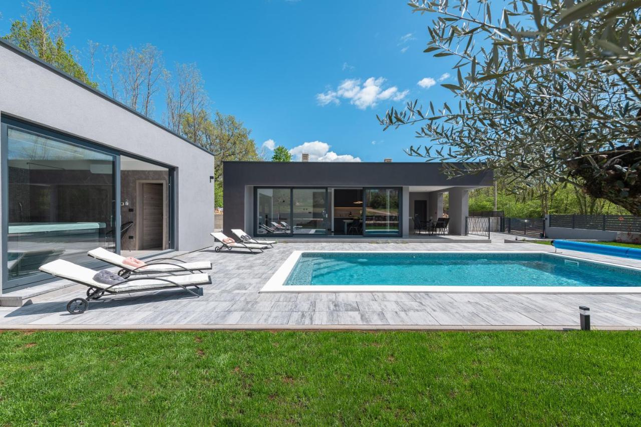 Green Luxury II With Heated Pool, Jacuzzi & Sauna Ruzici  Eksteriør bilde