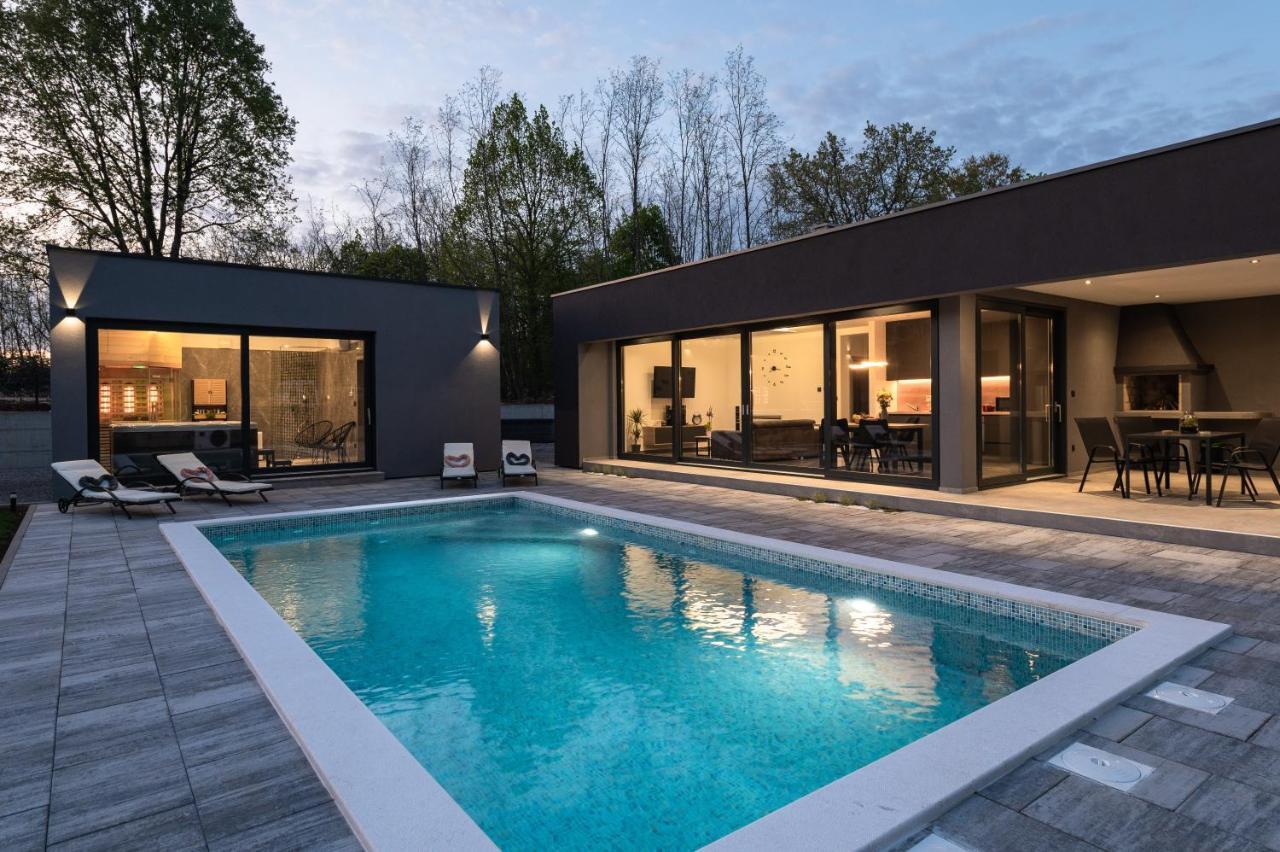 Green Luxury II With Heated Pool, Jacuzzi & Sauna Ruzici  Eksteriør bilde